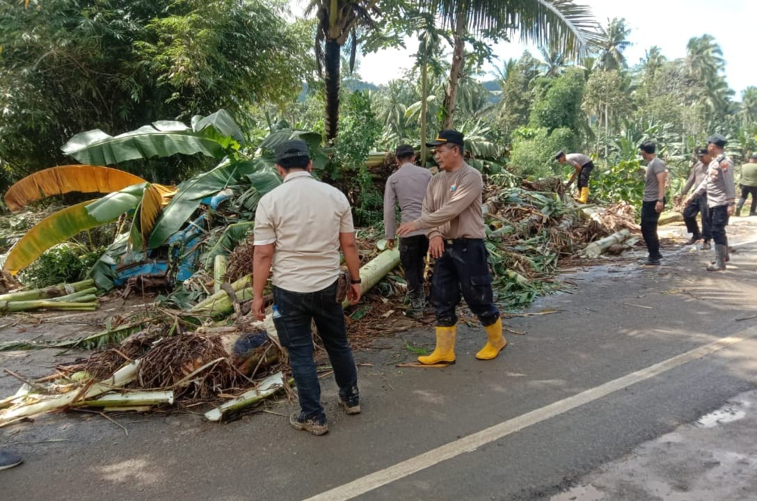2.228 Jiwa Terdampak Banjir di Malang Selatan, Polisi dan BPBD Dirikan Posko