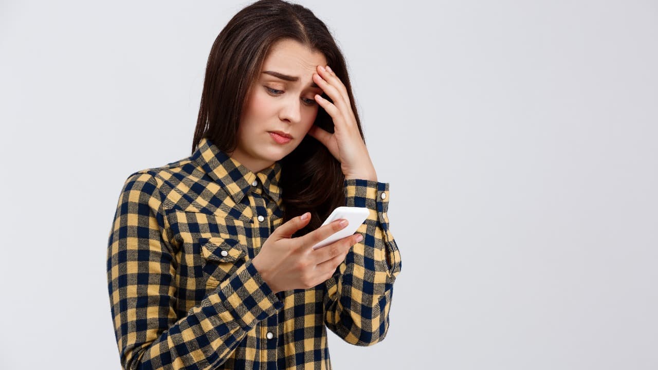 Mengenal Doomscrolling, Kebiasaan Scroll yang Bikin Mental Terganggu