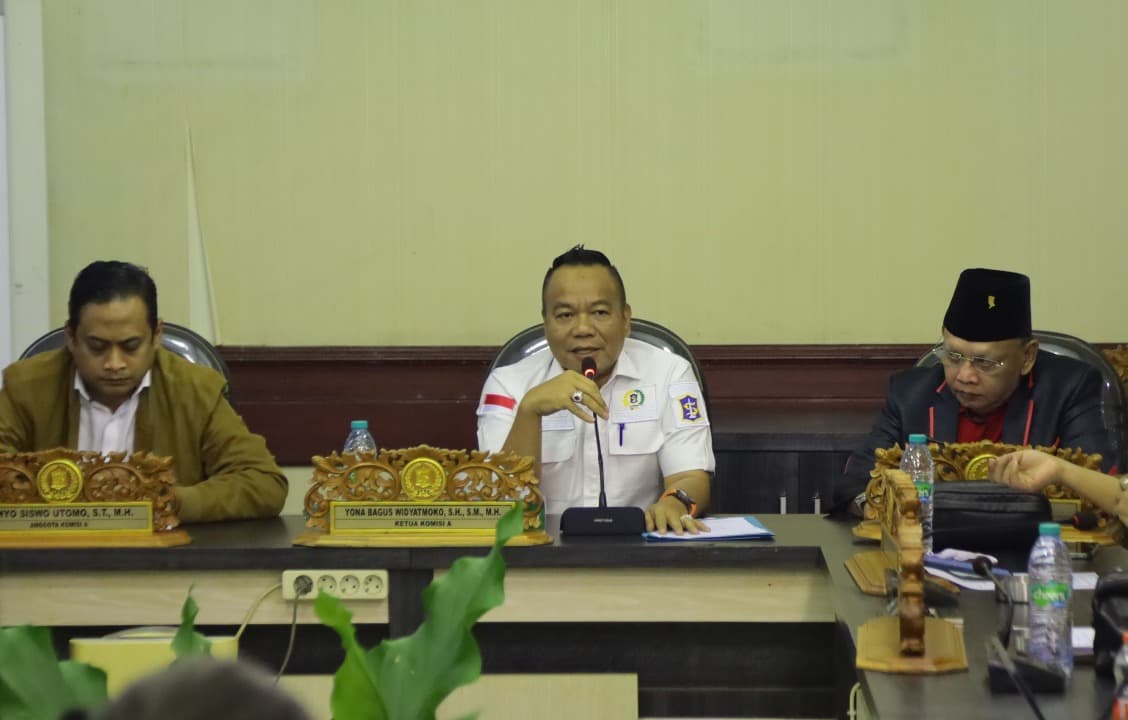 Komisi A DPRD Surabaya Desak Pemkot Cabut SE Pembatasan KK