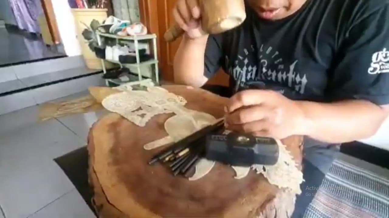 Supriyanto, Perajin Wayang Kulit Magetan yang Menjaga Napas Tradisi