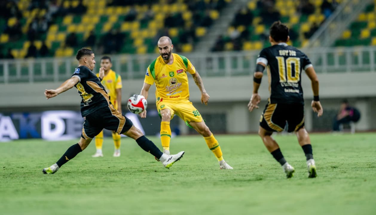 Hasil Super League: Persebaya Tahan Imbang Dewa United, Semen Padang Dibungkam Bali United