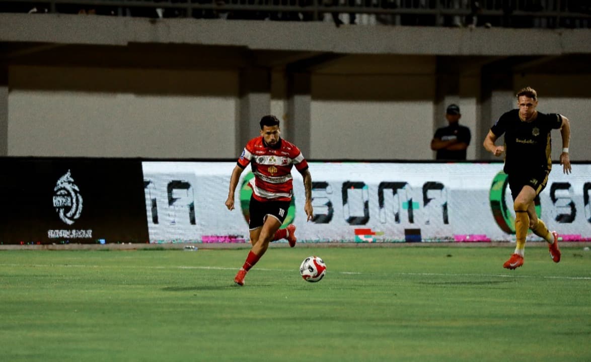 Pemain Madura United Iran Junior Derita Patah Tulang Jari Kaki