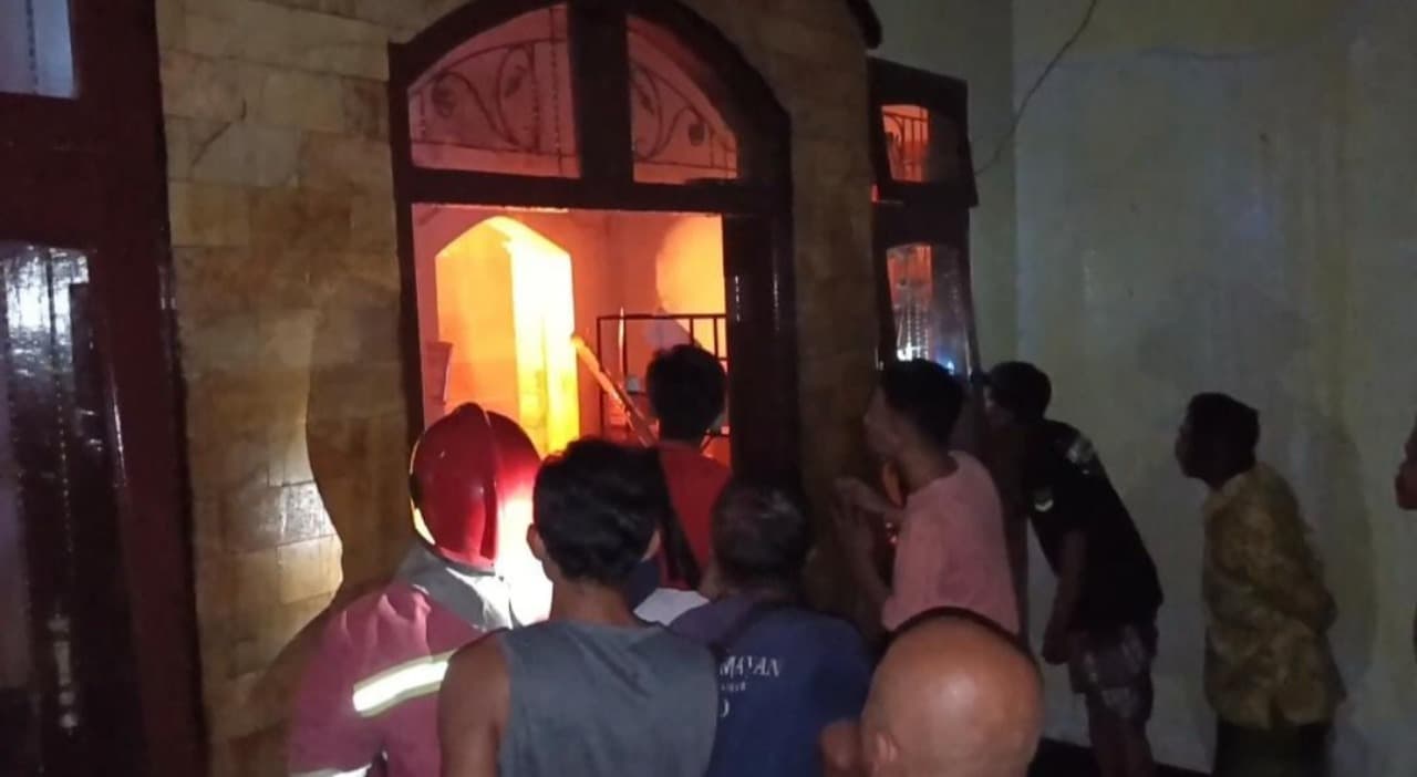 Rumah Sekdes di Banyuwangi Terbakar, Pemilik Alami Kerugian 500 Juta