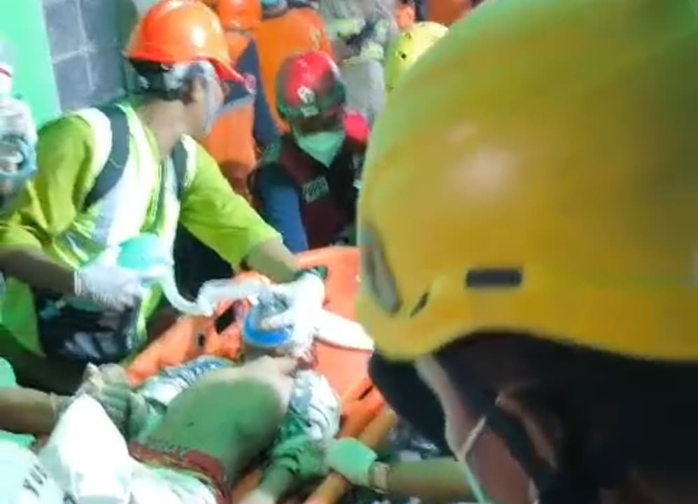 Dua Santri Berhasil Dievakuasi, Salah Satunya Haikal