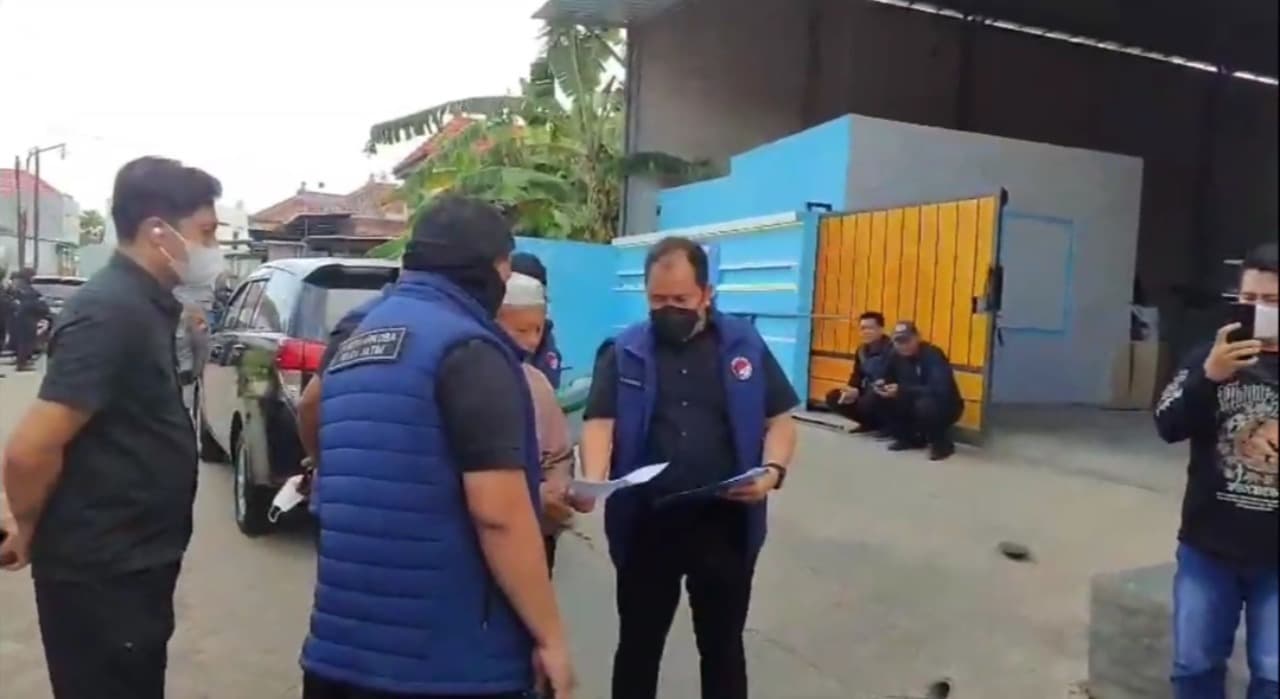 Diduga Terlibat TPPU, Polda Jatim Grebek Rumah Milik Warga Bangkalan dan Sita Tujuh Bangunan Miliknya