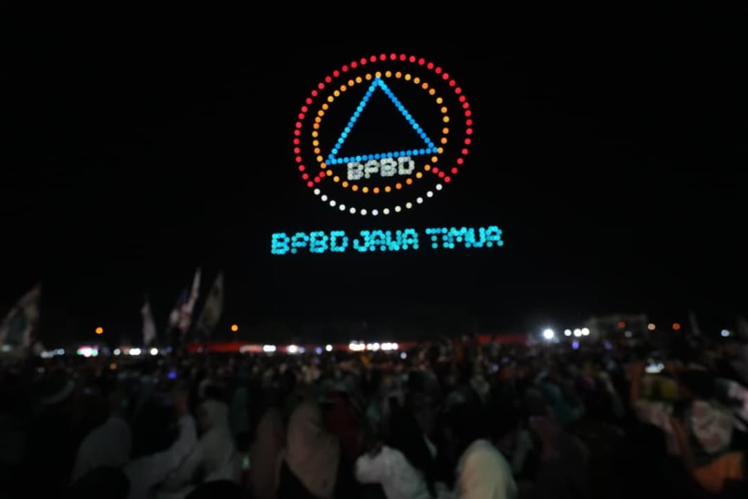 Pertunjukan Drone Show Meriahkan Malam Puncak PRB 2025 di Mojokerto