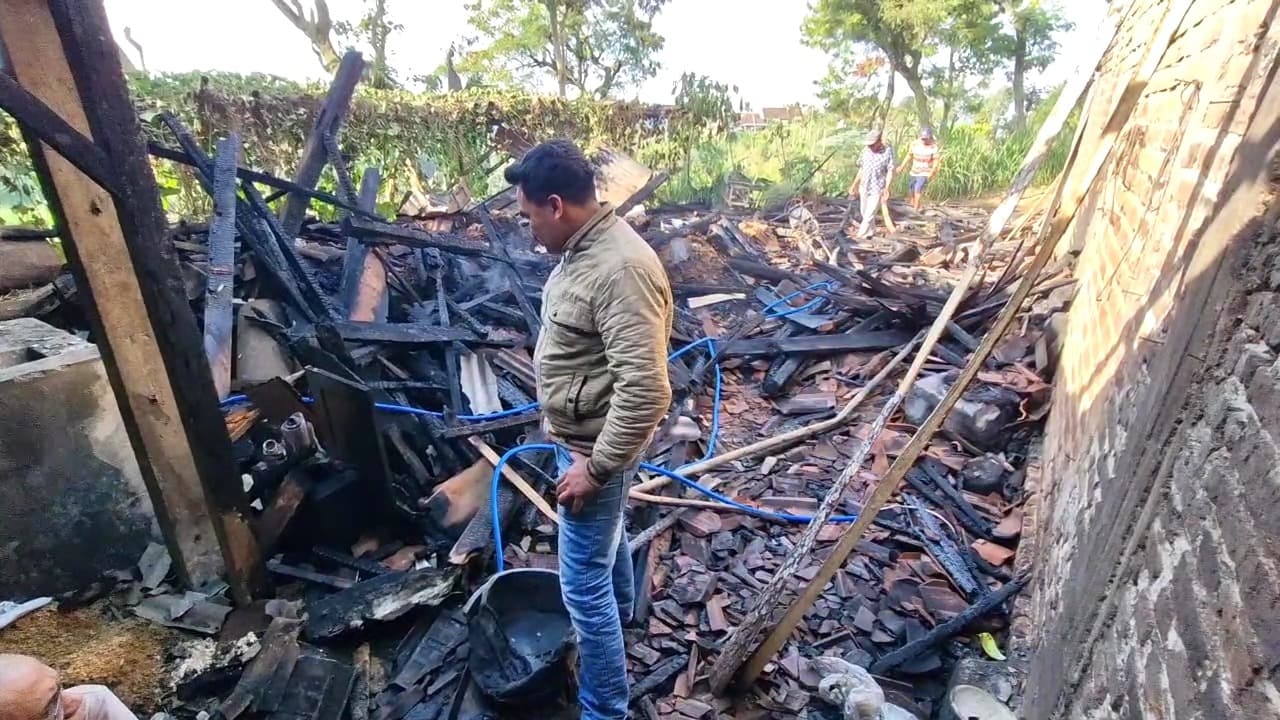 Diduga Korslet Listrik, Kandang Sapi Warga Ponorogo Ludes Terbakar