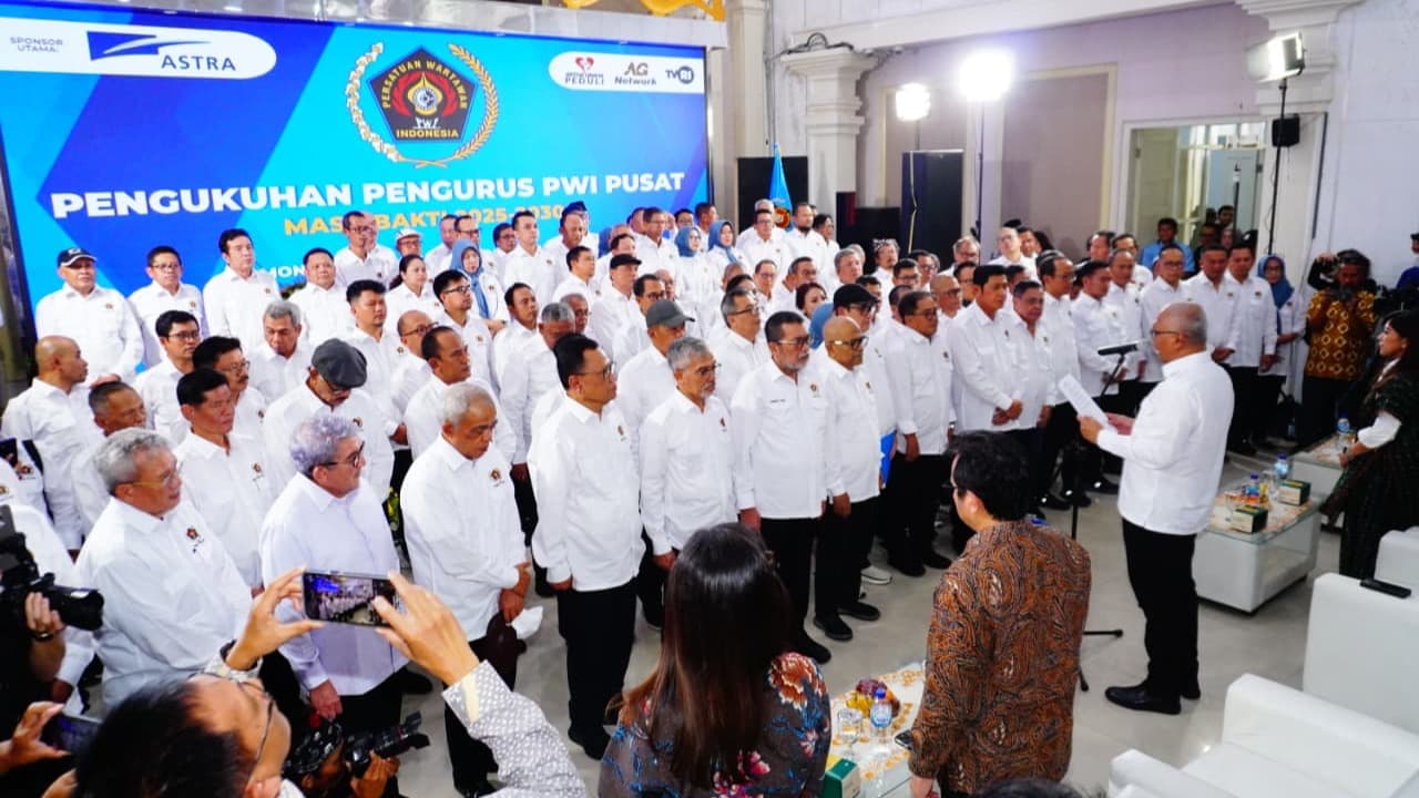Pengurus PWI Pusat Periode 2025-2030 Resmi Dikukuhkan di Monumen Pers Solo