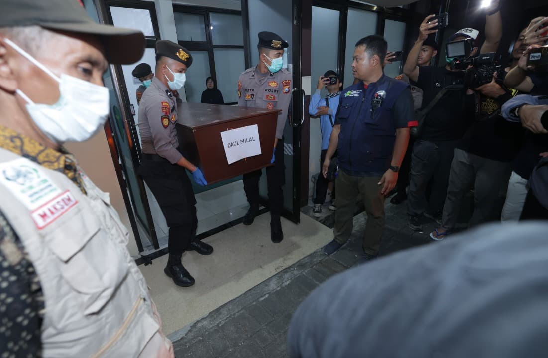 Polda Jatim Serahkan 3 Jenazah Santri Ponpes Al Khoziny ke Keluarga