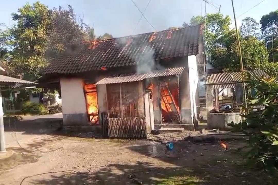 :Toko Sembako di Banyuwangi Ludes Terbakar, Kerugian 100 Juta
