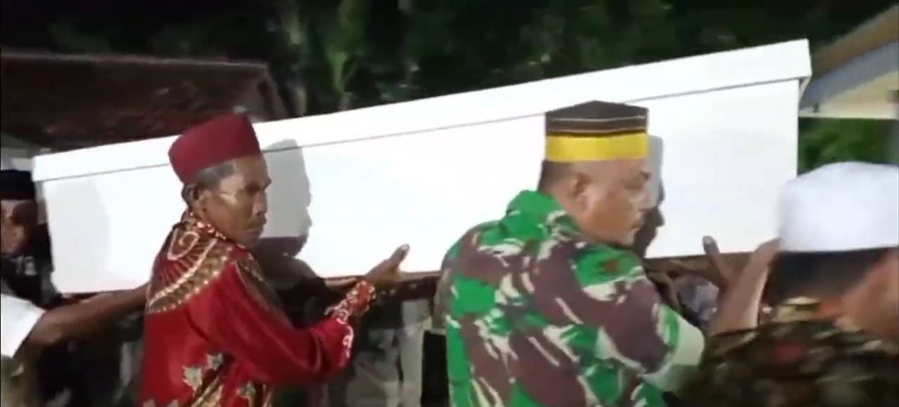 Jenazah Santri Bangkalan Korban Musala Al Khoziny Dimakamkan di Kampung Halaman