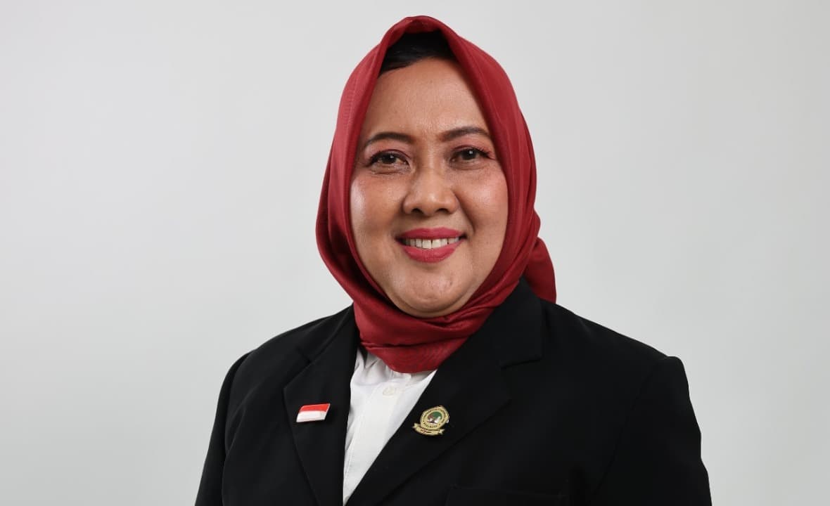 Profil Sumiati, Warek III Untag Surabaya yang Sukses Antar Krisdayanti ke Senayan