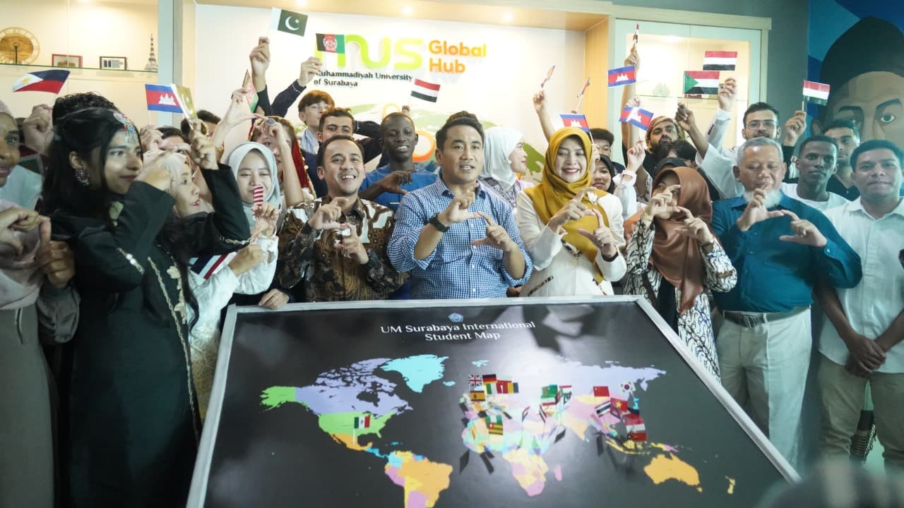 Mahasiswa Asing di UMSurabaya Kampanyekan Pesan Damai Lewat Global Hub