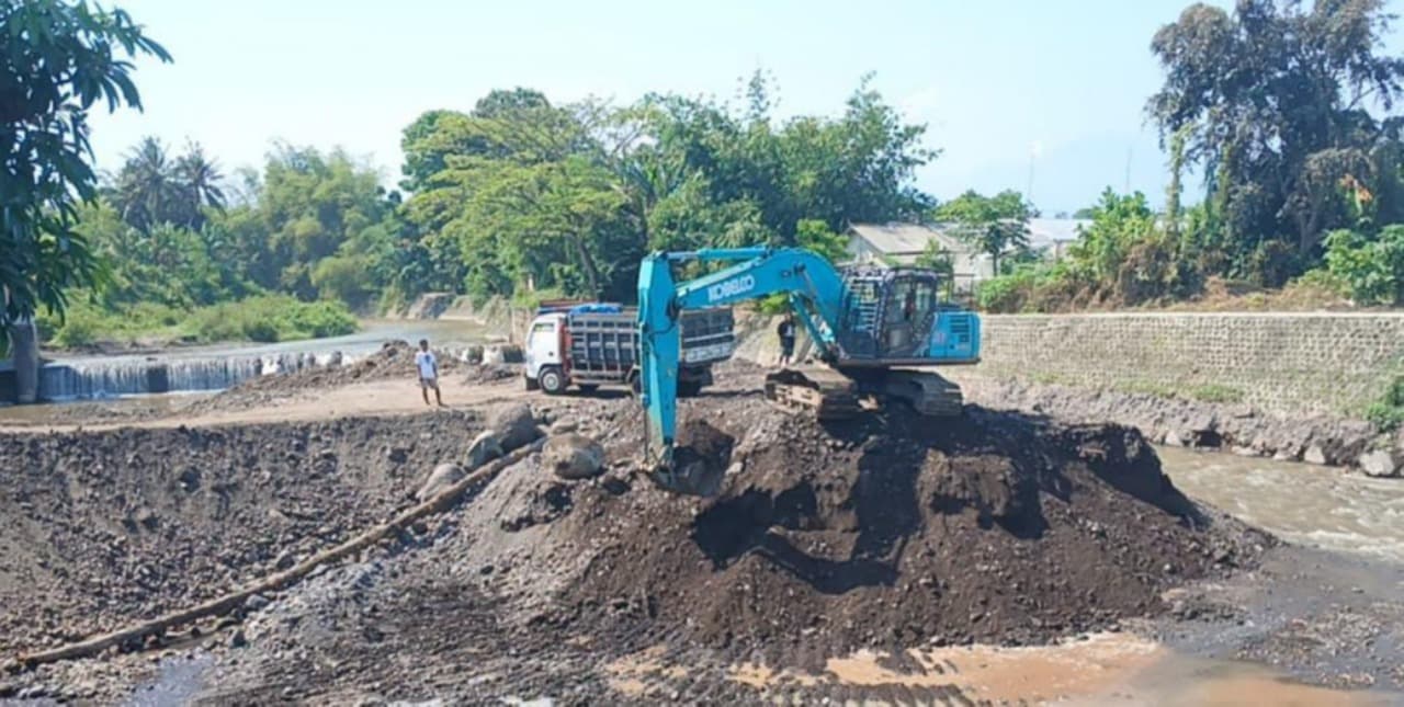 Antisipasi Banjir, Dinas PU Pengairan Banyuwangi Normalisasi Dam Garit Alas Malang