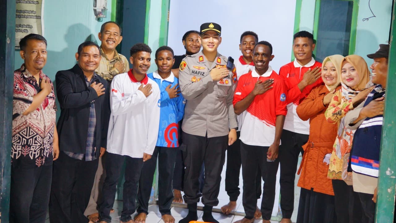 Merantau di Tanah Jawa, Sembilan Siswa Papua Dapat Dukungan Moril dari Kapolsek Geger