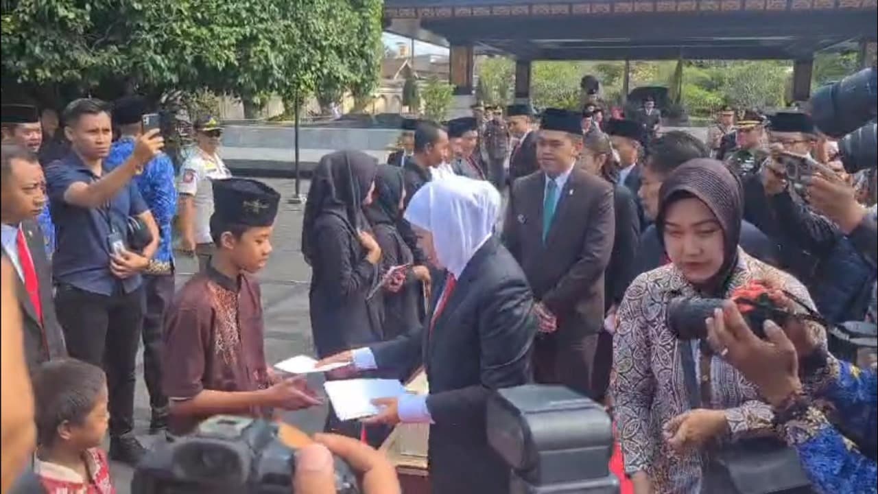 Gubernur Jatim Khofifah Pimpin Ziarah Kebangsaan di Makam Bung Karno, Blitar