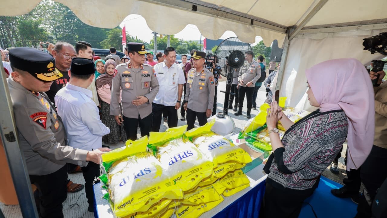Dukung Ketahanan Pangan, Polda Jatim dan BULOG Gelar Tanam Jagung Serentak dan Pasar Murah di Mojokerto
