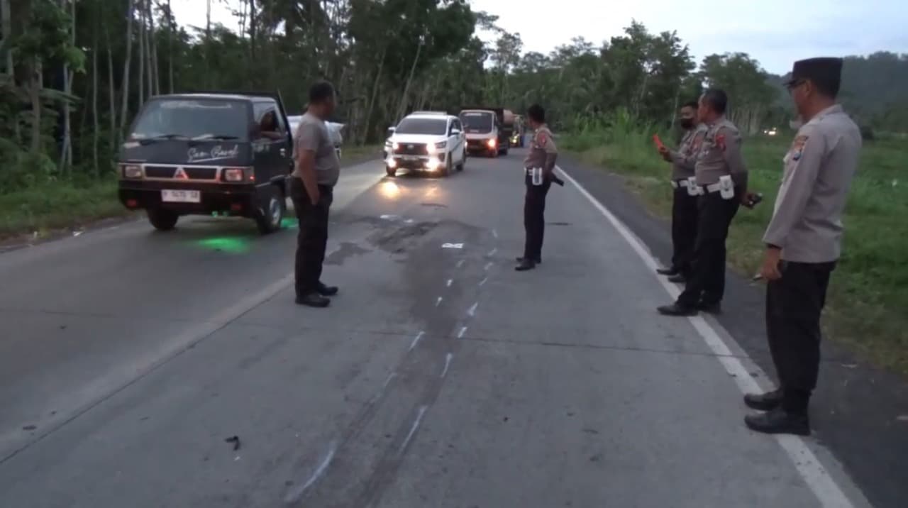 Tabrak Dump Truk, Anggota Reskrim Polres Jember Tewas di JLS Lumajang