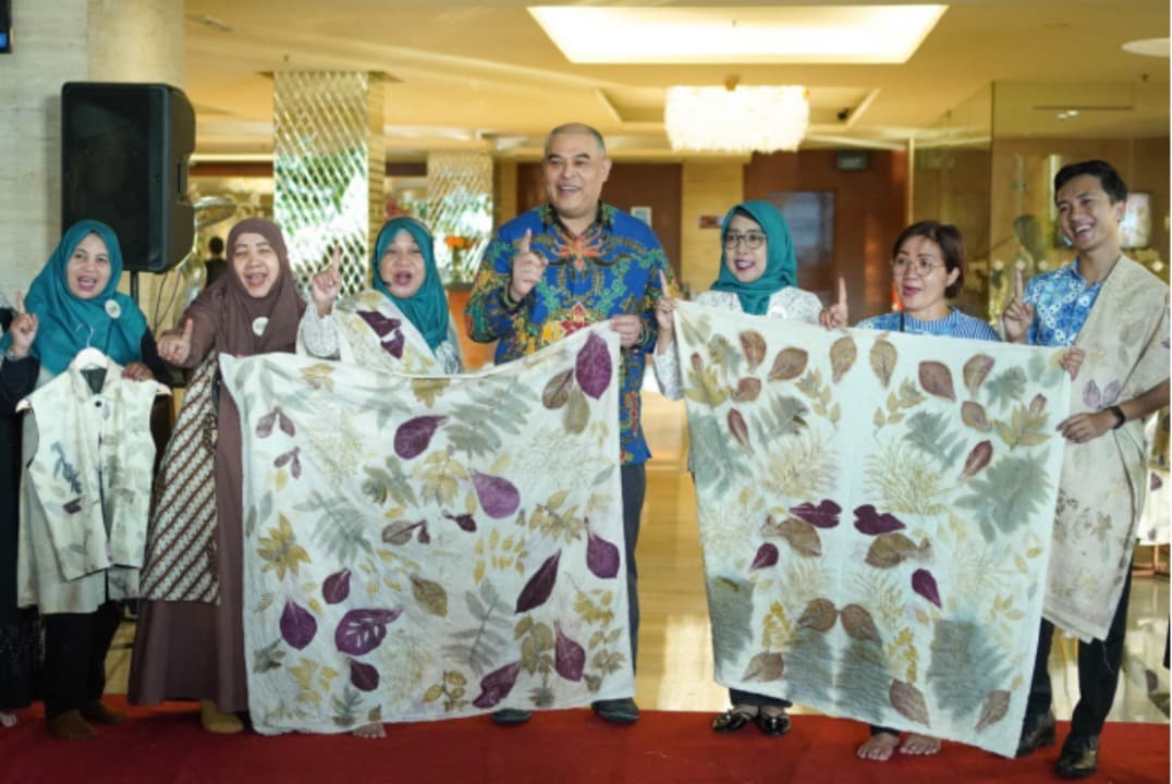 Wyndham Surabaya City Centre Gelar Lokakarya Jejak Alam – Ecoprint Batik Heritage untuk Rayakan Hari Batik Nasional