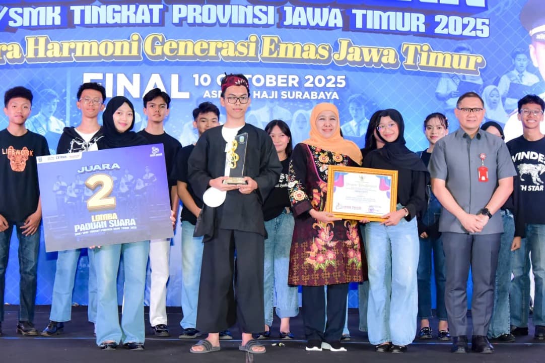 SMAN 1 Kota Blitar Juara Lomba Paduan Suara SMA/SMK 2025