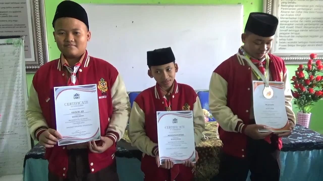 Tiga Siswa MTs Al-Yasini Raih Perak dan Perunggu di Ajang ASEAN