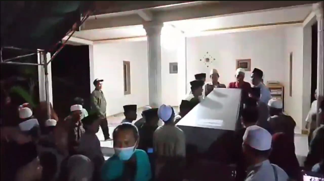 Dua Jenazah Santri Korban Reruntuhan Musala Ponpes Al Khoziny Kembali Tiba di Bangkalan