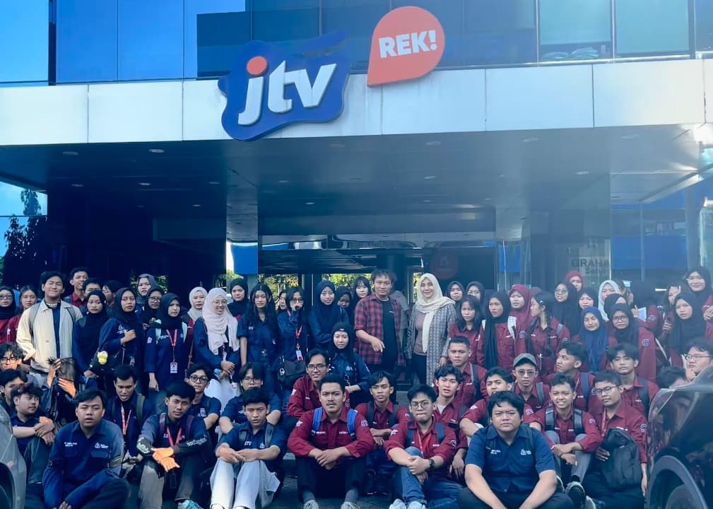 Mahasiswa UISI Gresik Kenali Proses Siaran Televisi Lewat Kunjungan ke JTV Surabaya