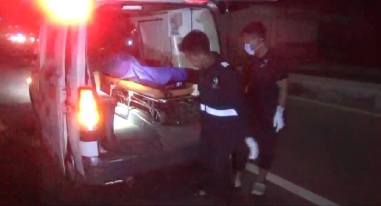 Kaget Diklakson Bus, Dua Pemotor Jatuh dan Tewas Terlindas Truk di Jombang