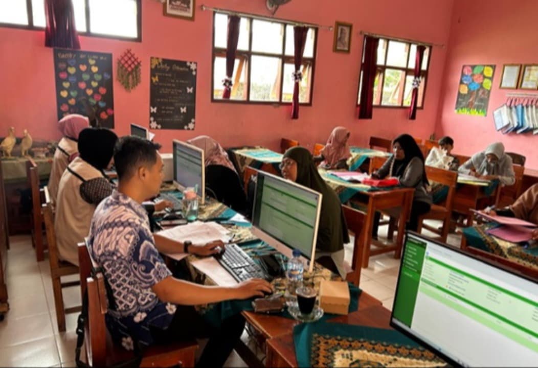 Dispendukcapil Kabupaten Kediri Jemput Bola, Terbitkan Dokumen untuk 57 Siswa SD