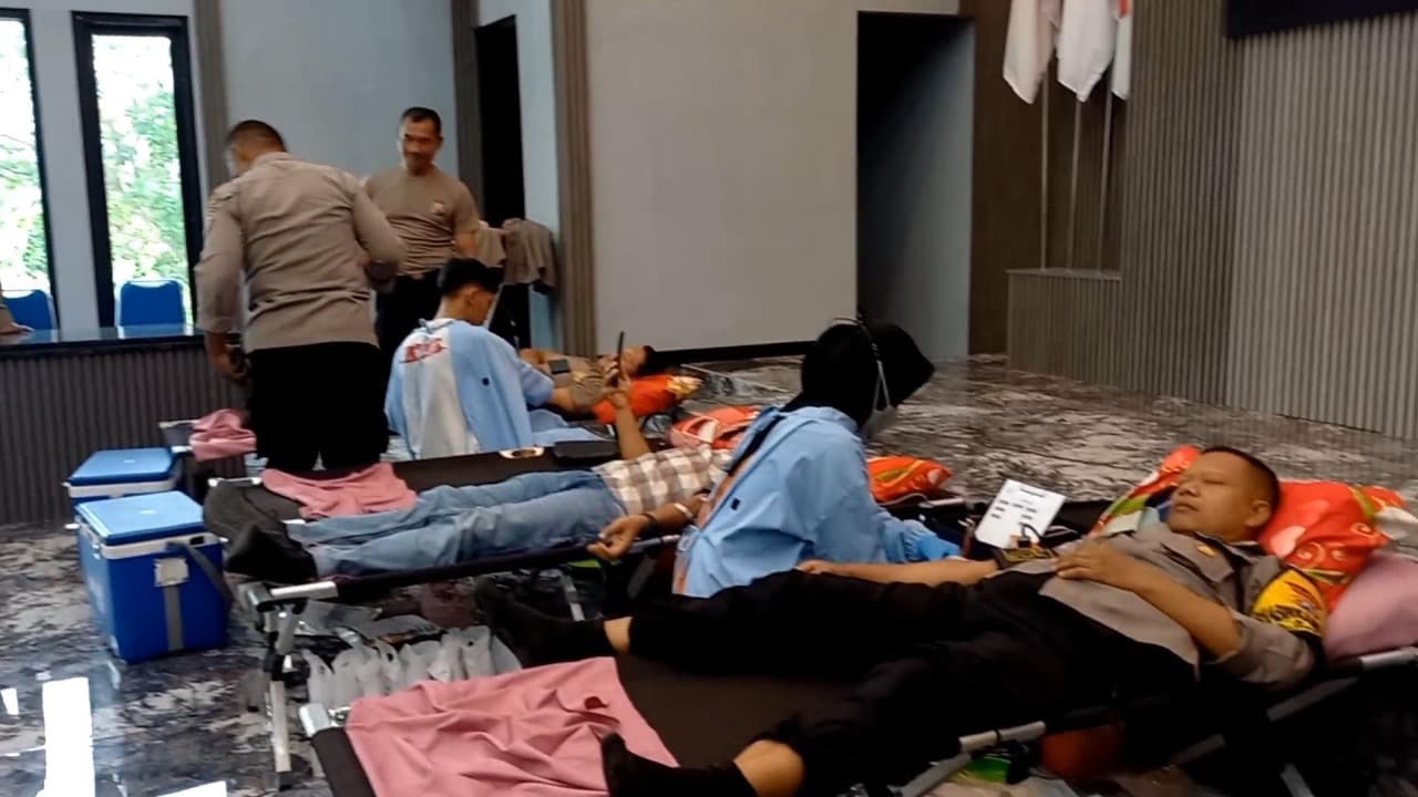 Polres Trenggalek Gelar Bakti Sosial Donor Darah dan Vaksinasi Influenza, Perkuat Hubungan dengan Masyarakat