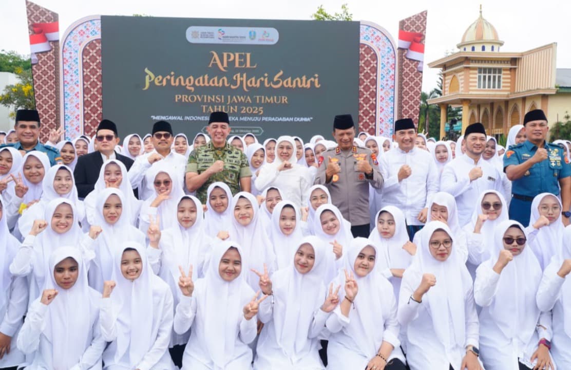 Gubernur Khofifah Pimpin Apel Hari Santri 2025 di Ponpes An Nur Malang