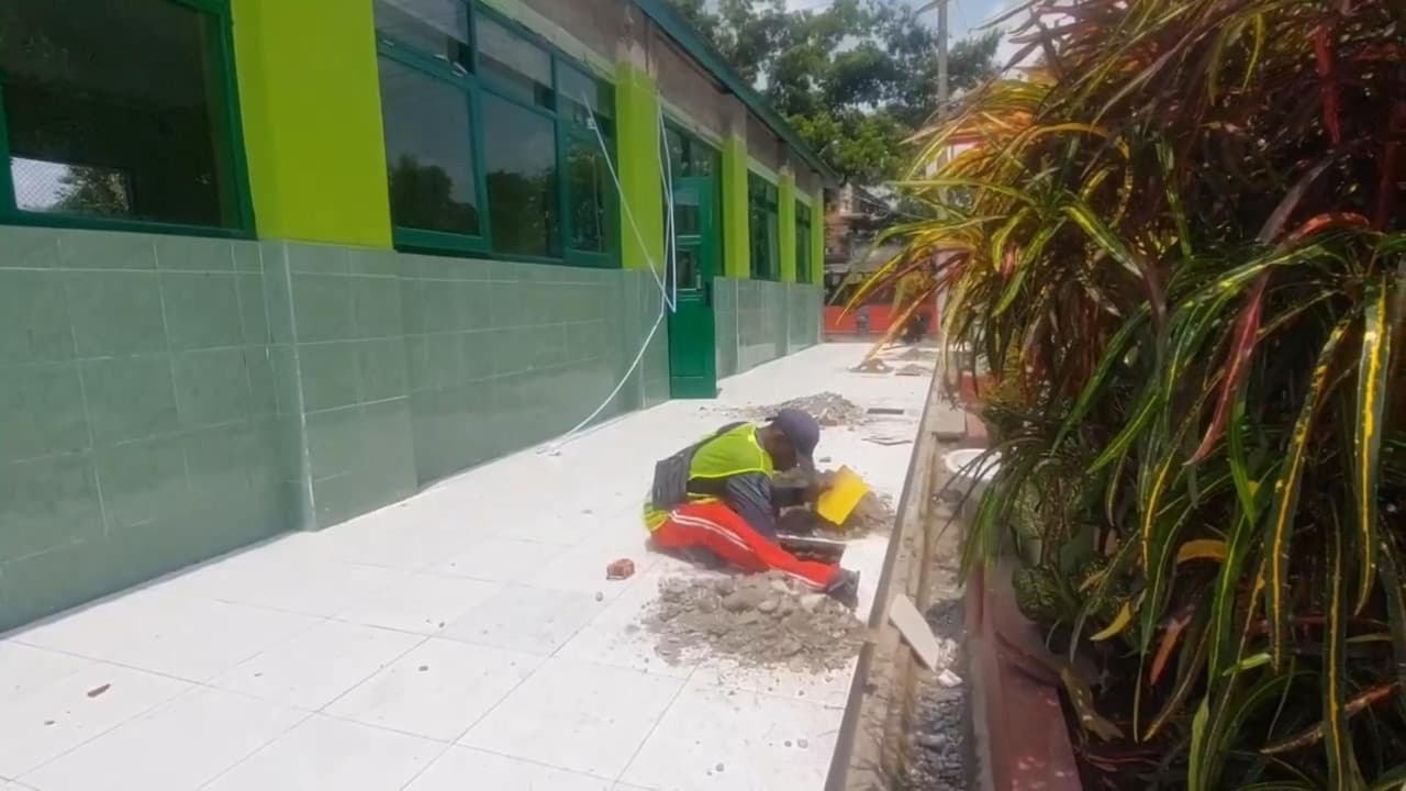 Proyek Atap Teras SDN 1 Bendo Senilai Rp152 Juta Roboh, DPRD Kota Blitar Lakukan Investigasi