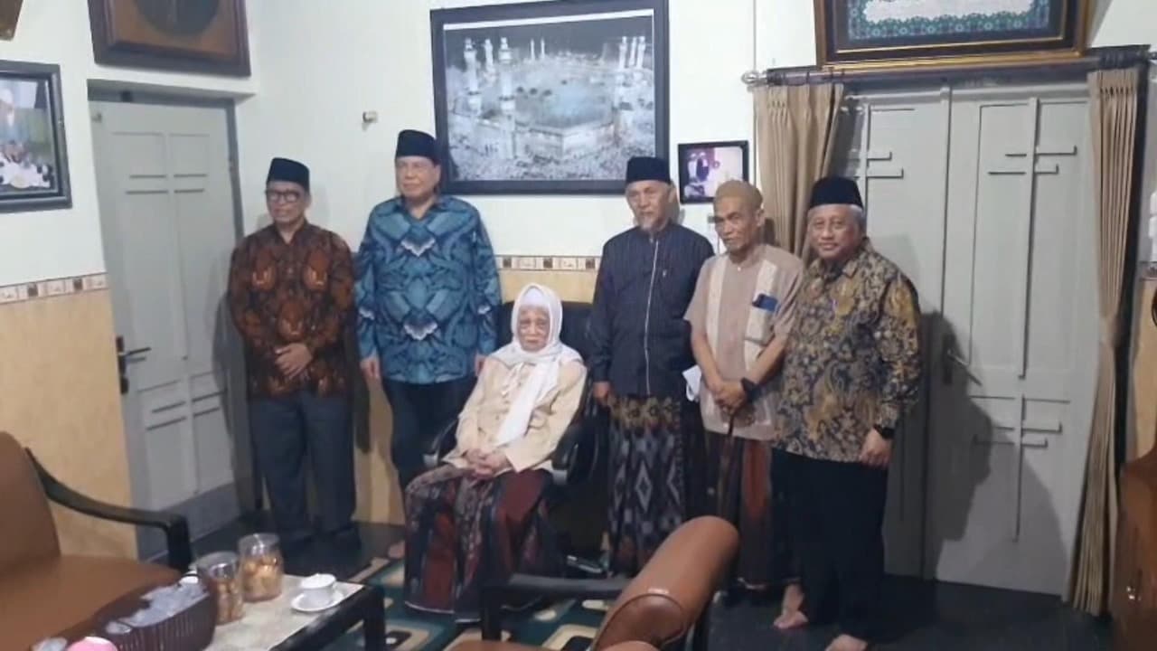 Chairul Tanjung Sowan ke Ponpes Lirboyo, Minta Maaf atas Tayangan “Xpose Uncensored”