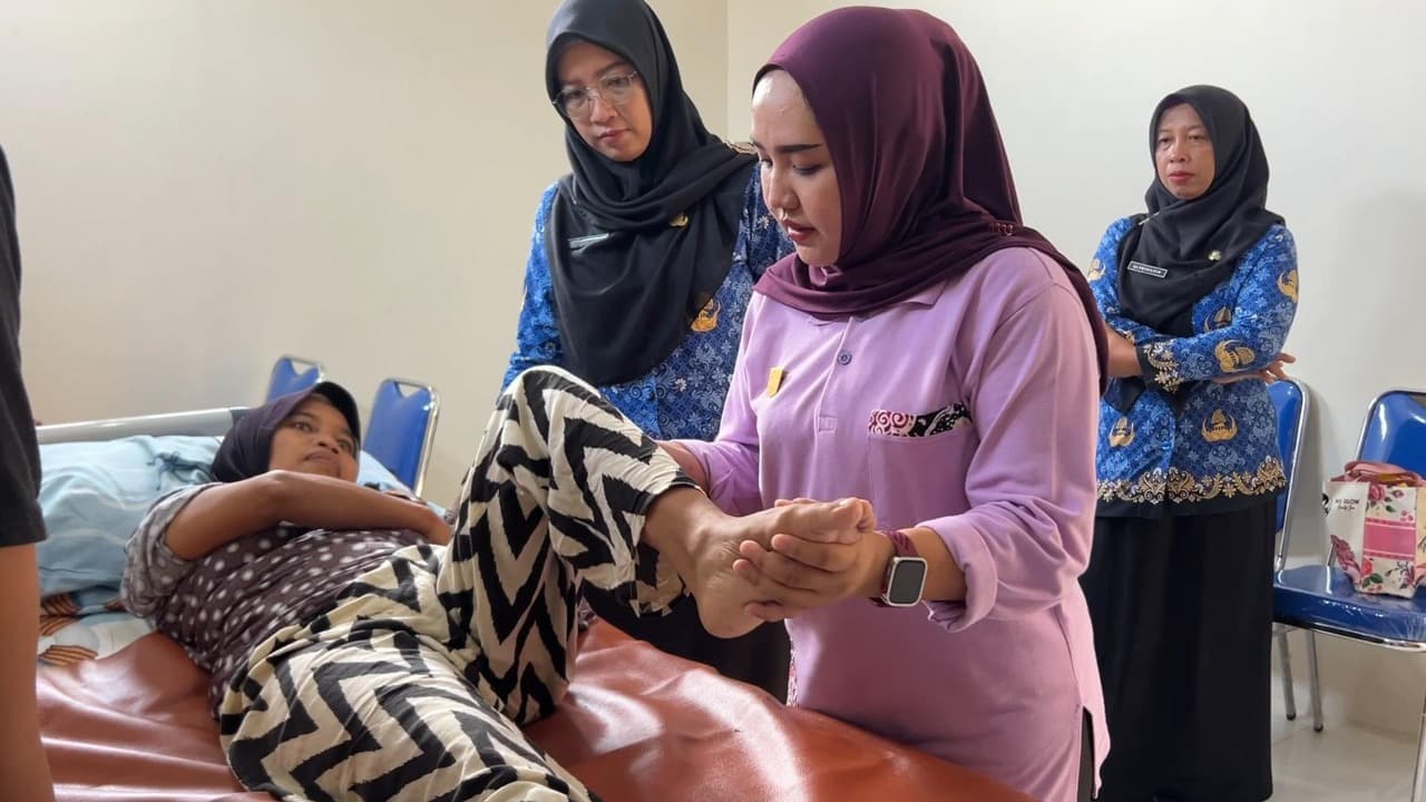 Trenggalek Tingkatkan Layanan Kesehatan: Fisioterapi Keliling untuk Warga Lansia dan Difabel