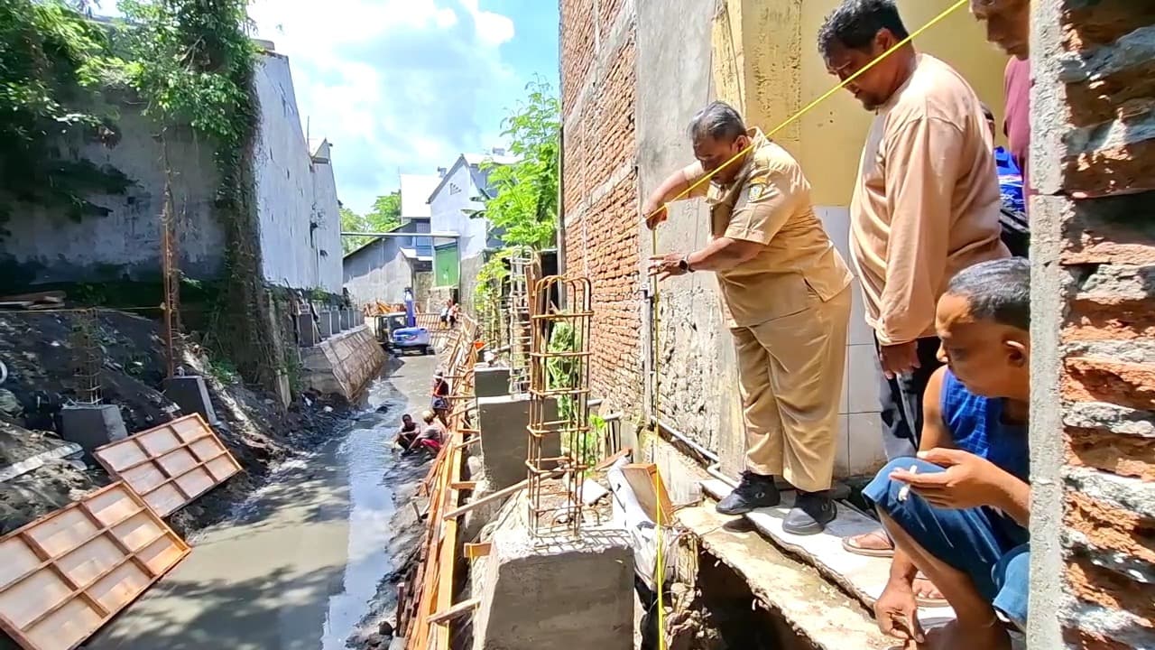 Warga Nambangan Lor Keluhkan Ketinggian Konstruksi Proyek Kali Gempol