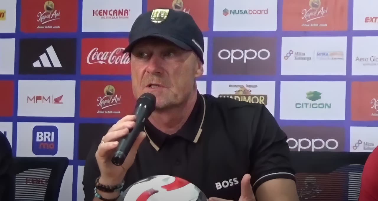 Kalah dari Persebaya, Pelatih Persis Peter De Roo Terancam Dipecat