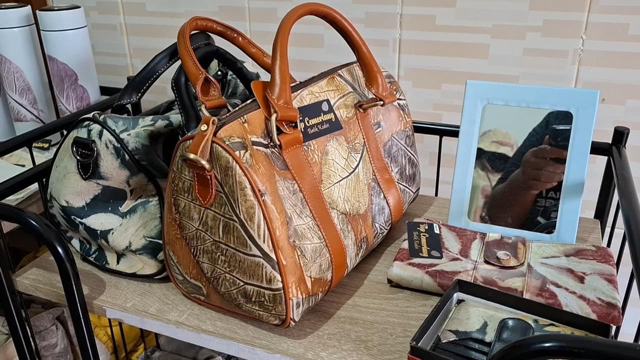 Dari Halaman Rumah di Kediri, Busana Eco Print Ibu Sri Ayuni Tembus Pasar Singapura dan Filipina