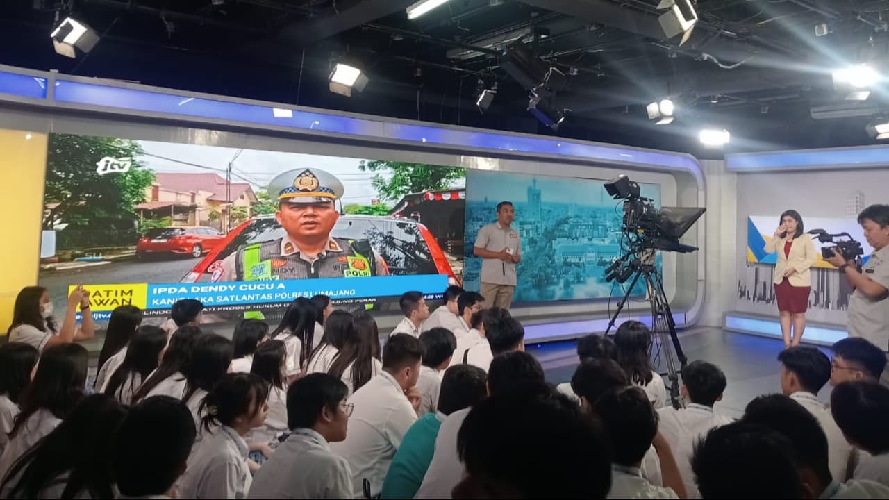 Belajar Jurnalistik, Siswa Gloria 1 Surabaya Berkunjung ke JTV