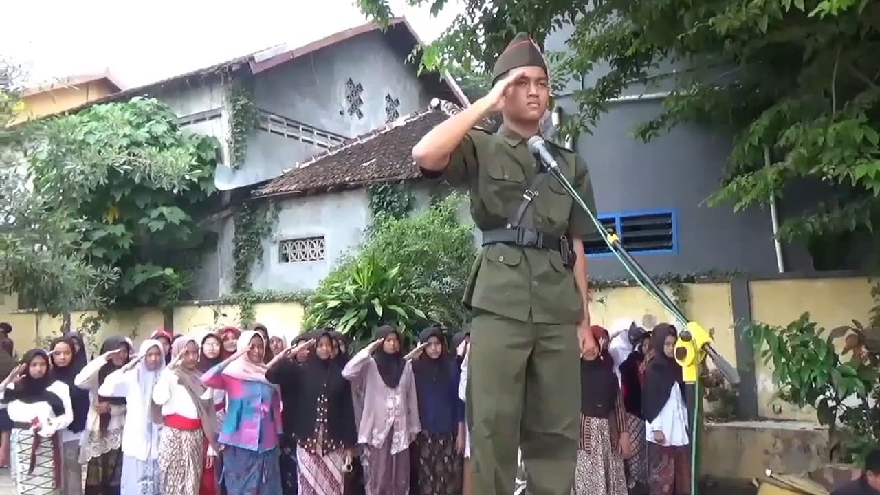Pelajar SMPN 8 Pasuruan Hidupkan Kembali Momen Heroik Perobekan Bendera di Hari Pahlawan