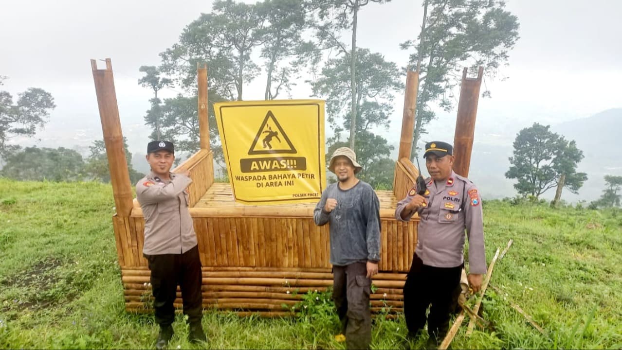 Puncak Musim Hujan Tiba, Polisi Imbau Waspada Petir di Bukit Bodoh Gede Pacet Mojokerto