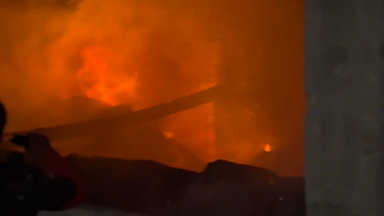 Korsleting Listrik, Gudang Katul di Pasuruan Ludes Terbakar