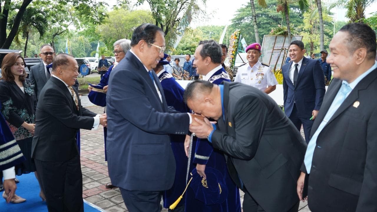 SBY Terima Penghormatan ITS, Serukan Pembangunan Berkeadilan
