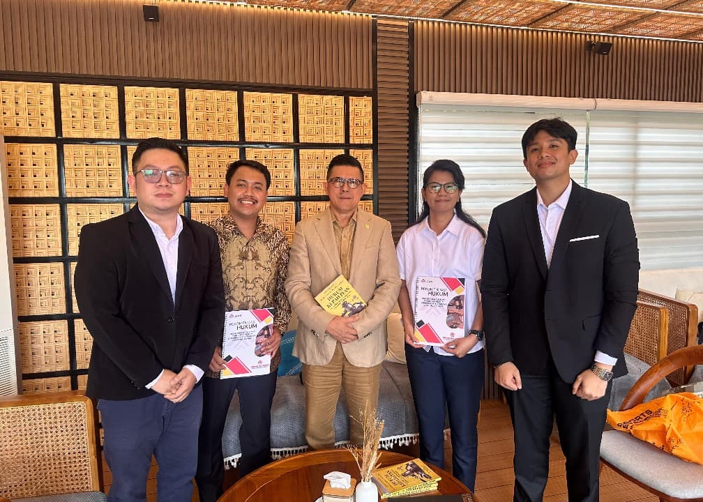 Komisariat Fakultas Hukum IKA Ubaya Serahkan Catatan Kritis RUU KUHAP ke Komisi III DPR RI