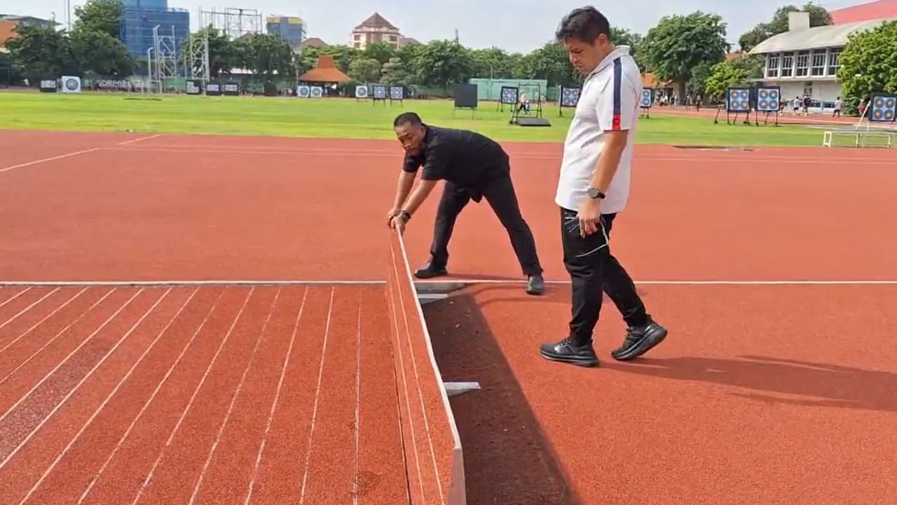 Lintasan Lari Jatim Seger Tergenang Banjir, Kadispora: Tak Sampai Merusak Lapangan