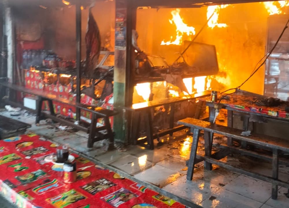 LPG Ngebros, Warmindo Cak Mad 2 Kendangsari Ludes Terbakar