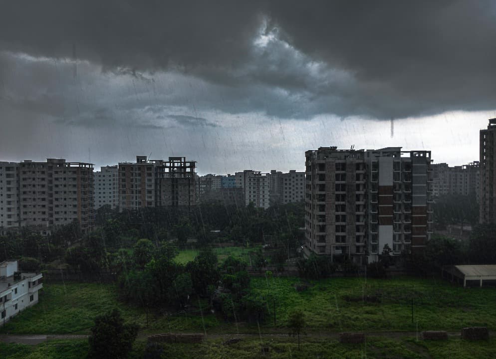 Sebagian Besar Jawa Timur Berpotensi Dilanda Hujan Petir, BMKG Imbau Masyarakat Waspada