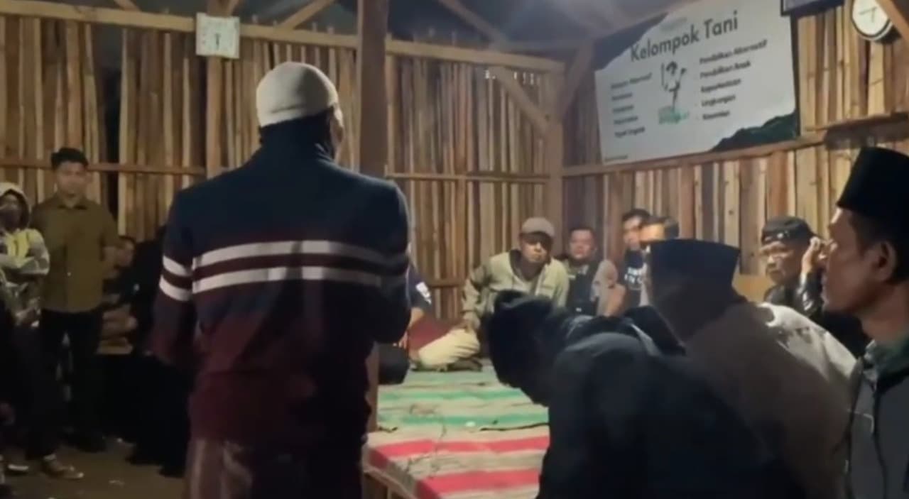 Pasca Geruduk Polsek, Warga Bawa Kapolsek ke Kaligedang Bondowoso
