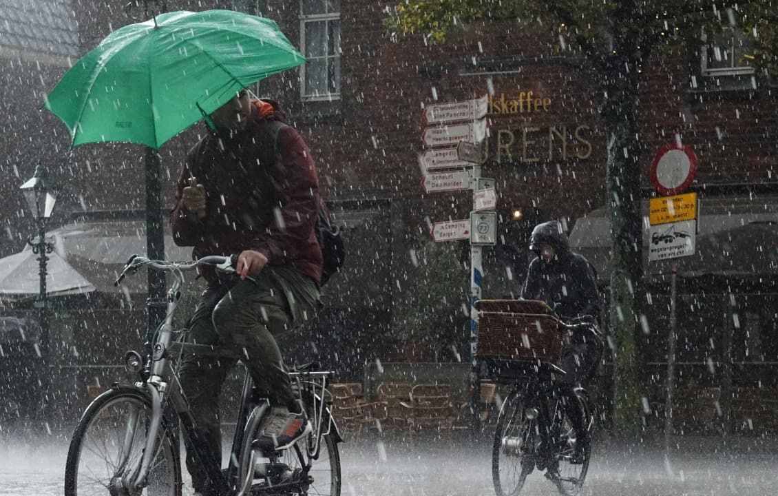 Prakiraan Cuaca Hari Ini, Mayoritas Jawa Timur Dilanda Hujan Ringan hingga Sedang di Sepanjang Hari