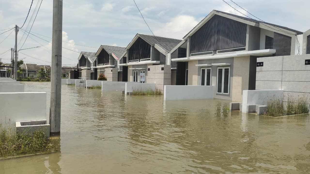 Banjir Luapan Kali Lamong Rendam Ribuan Rumah di Gresik
