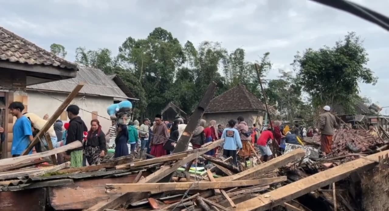 Erupsi Gunung Semeru: Puluhan Rumah Rusak